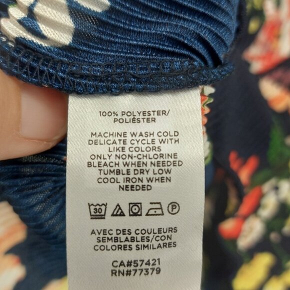 Ann Taylor Floral Pleated Sleeveless Blouse Size Medium - Picture 5 of 7